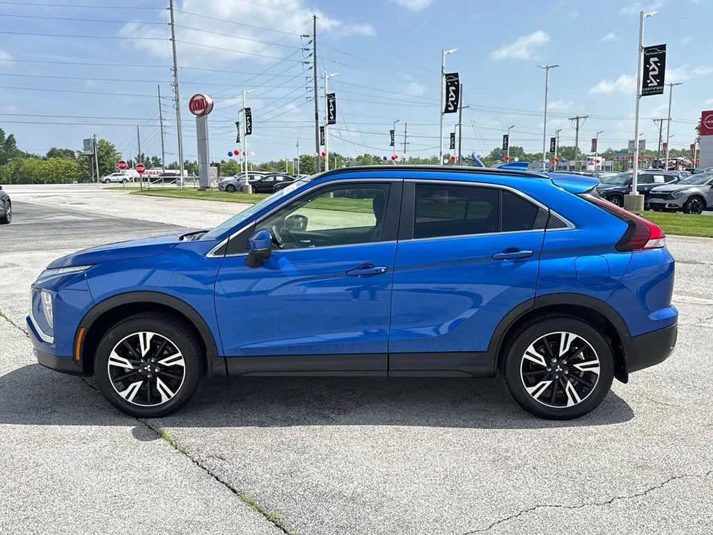 Used 2024 Blue Mitsubishi SE image 4