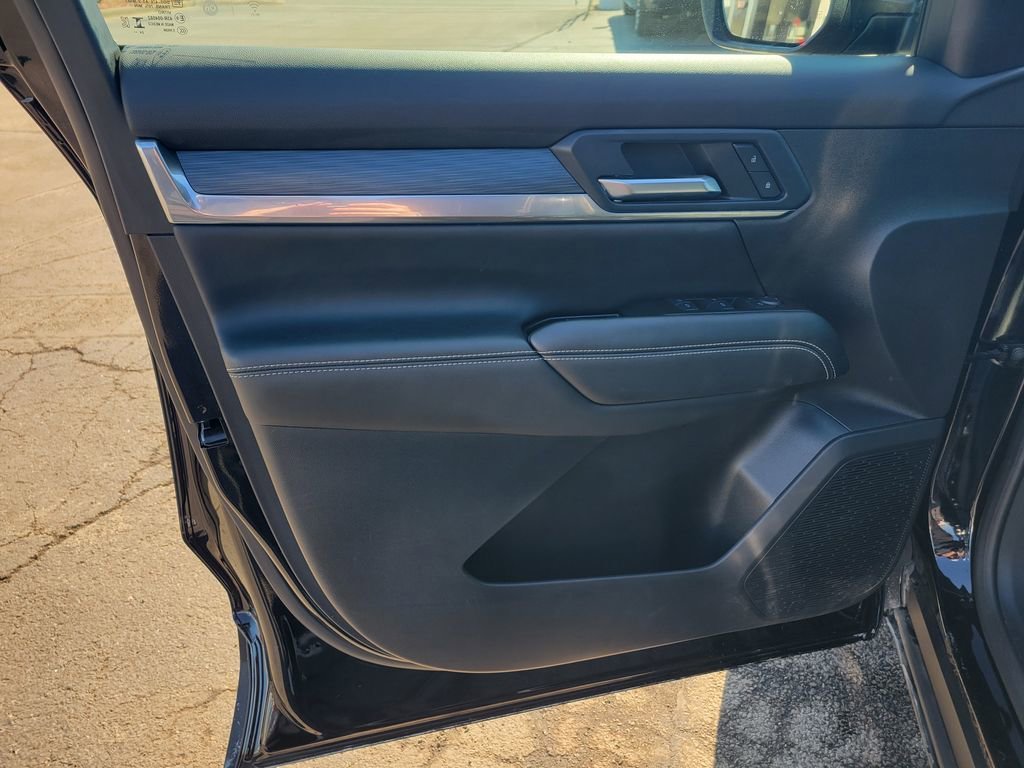 2025 GMC TERRAIN - Image 17