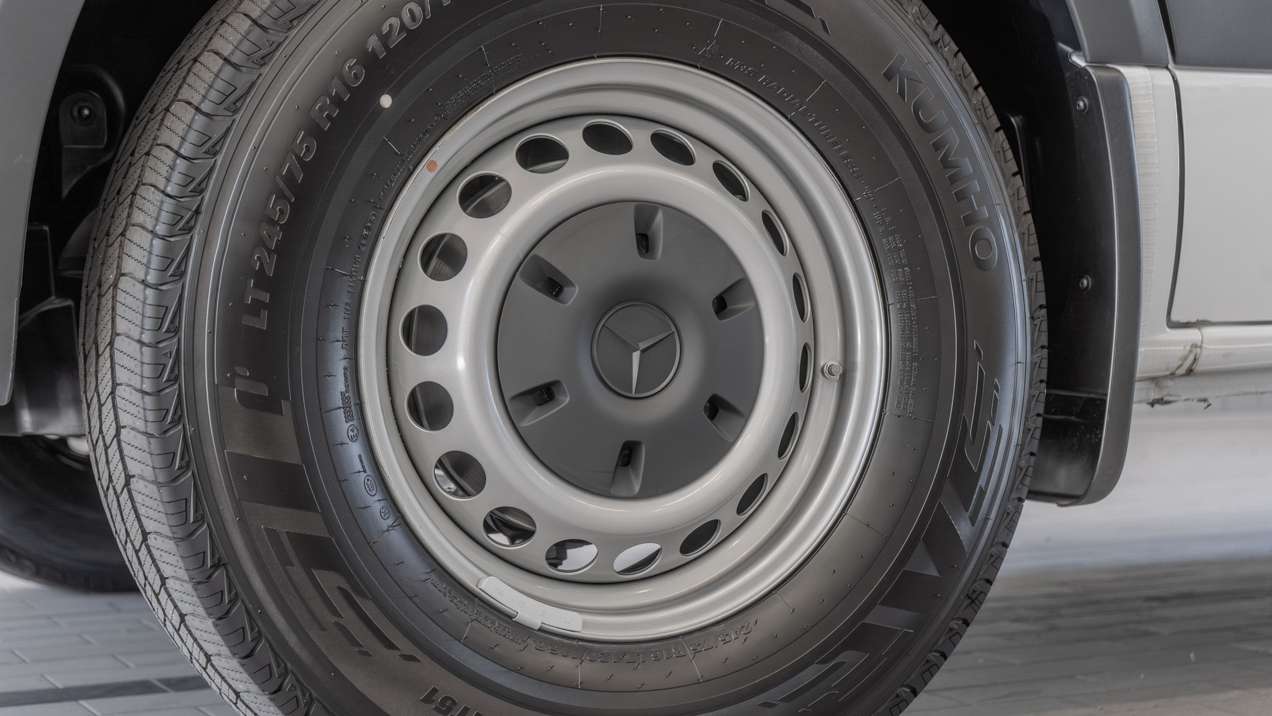New 2026 Arctic+White Mercedes-Benz  image 31