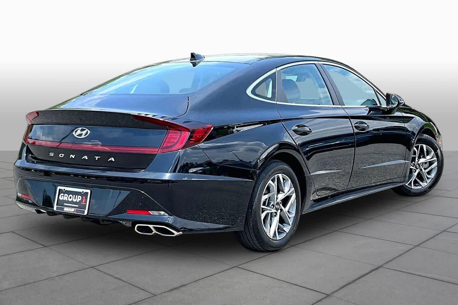 Used 2023 Onyx Black Hyundai SEL image 13