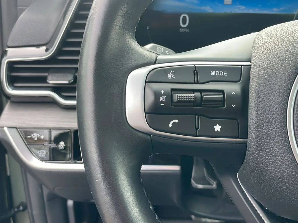 Certified Used 2023 Green Kia X-Pro Prestige image 9