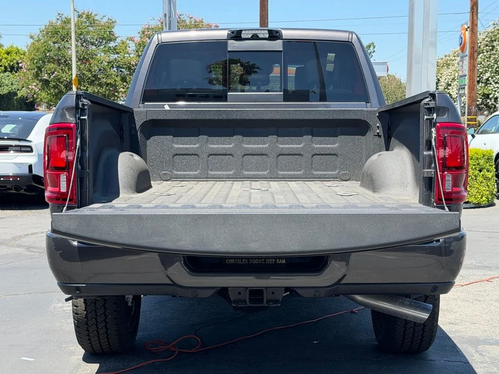 New 2026 Granite Crystal Metallic Clear-Coat Exterior Paint RAM Laramie image 12