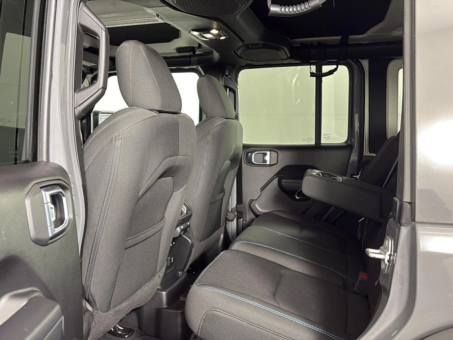 Used 2023 Sting-Gray Clearcoat Jeep Rubicon image 24