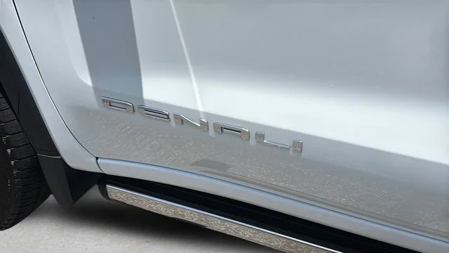 Used 2024 White GMC Denali image 41