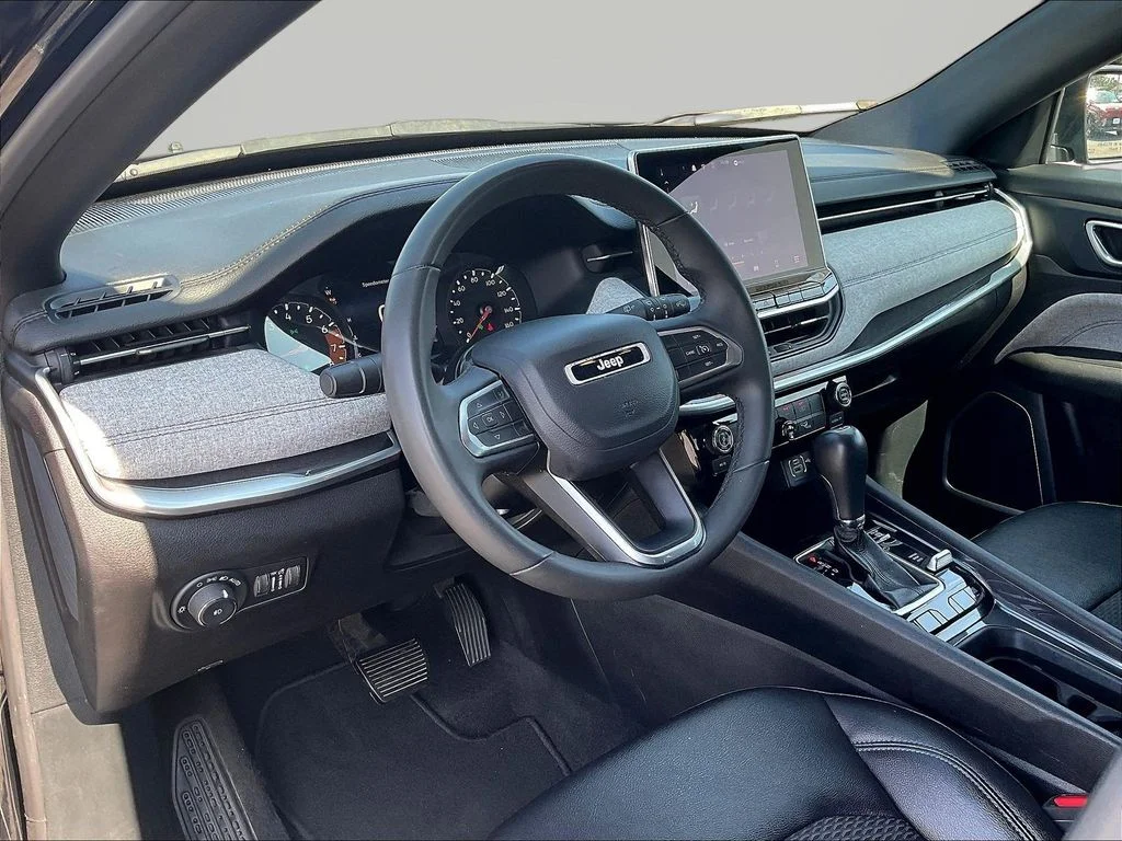 Used 2024 Black Jeep Latitude image 17