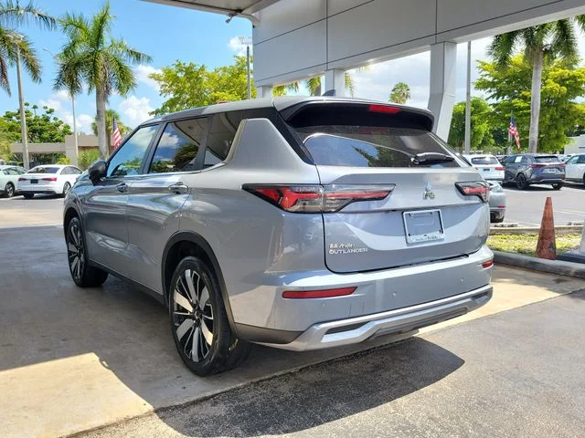 Used 2025 Gray Mitsubishi SE image 6