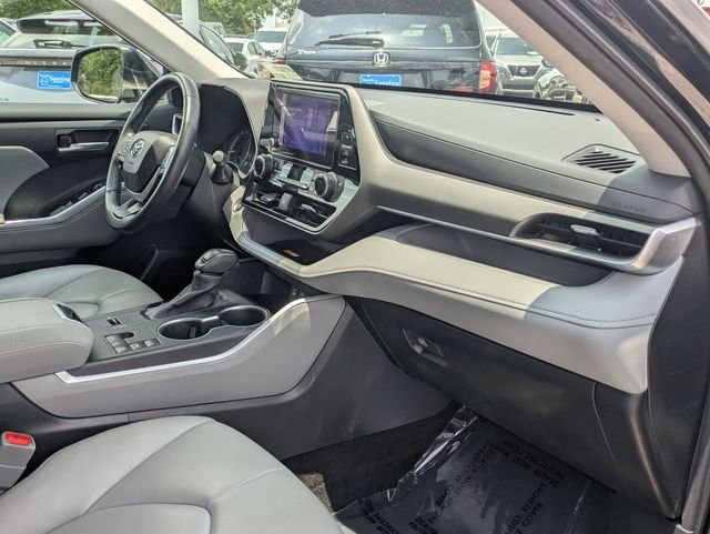 Used 2024 Black Toyota XLE image 32