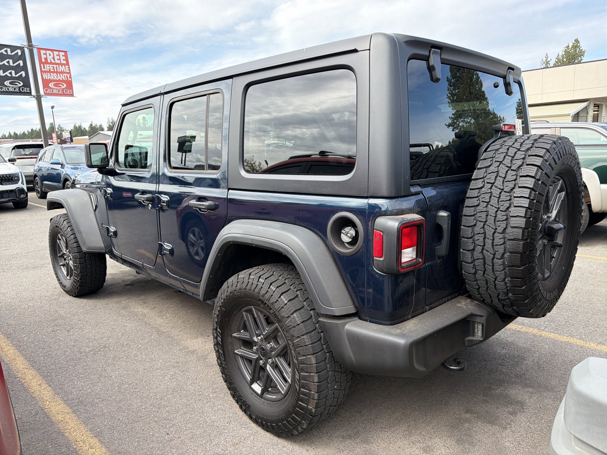 Used 2025 Fathom Blue Pearlcoat Jeep Sport S image 5
