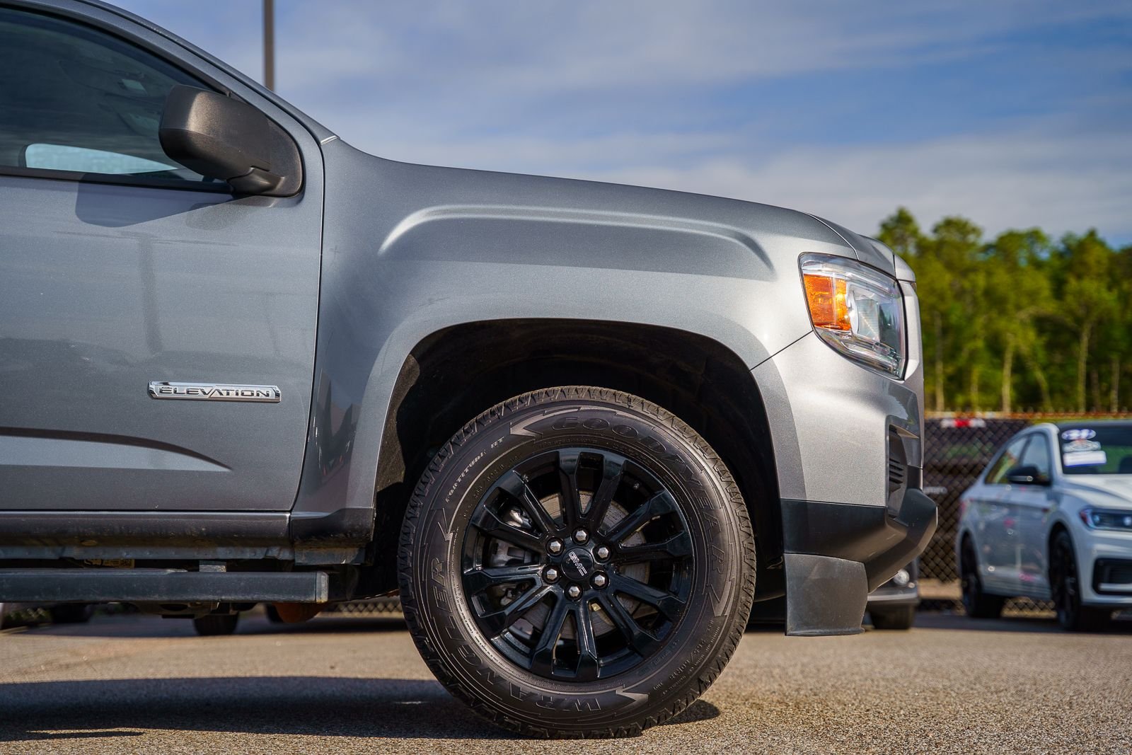 Used 2022 Gray GMC Elevation Standard image 8