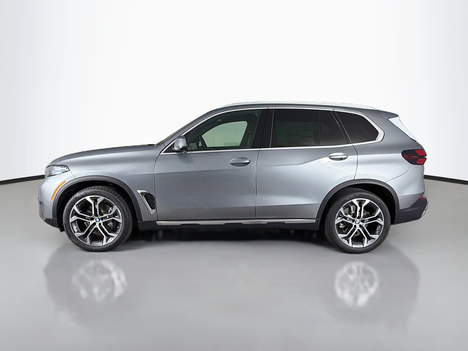 New 2026 Skyscraper Grey Metallic BMW xDrive40i image 4
