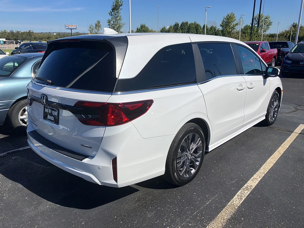 Certified Used 2026 Platinum White Pearl Honda Touring image 7