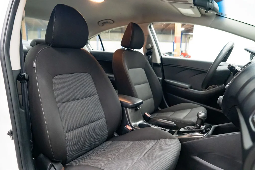 Used 2017 White Kia LX image 24