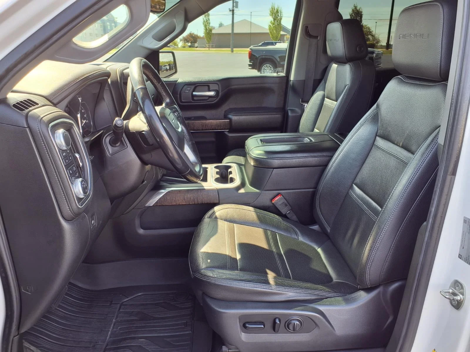 Used 2019 White GMC Denali image 20