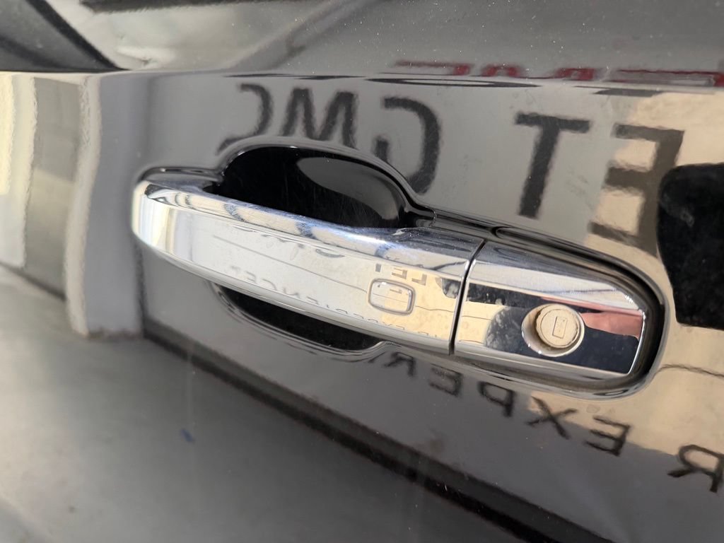 Used 2020 ONYX BLACK GMC SLT image 3