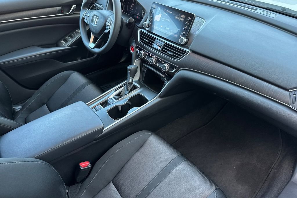 Used 2018 Platinum White Pearl Honda EX image 17