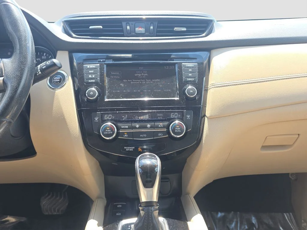 Used 2020 Green Nissan SL image 13