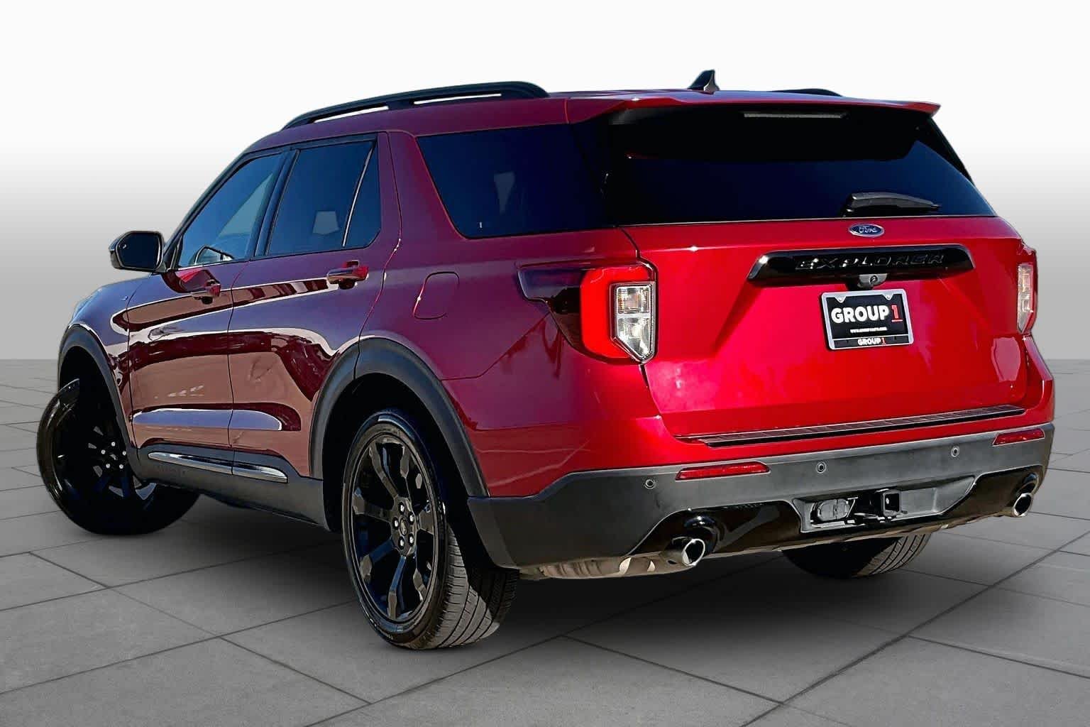 Used 2023 Rapid Red Metallic Tinted Clearcoat Ford ST-Line image 12