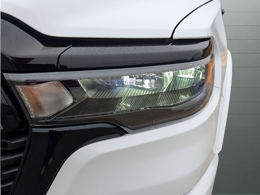 New 2026 Bright White Clear-Coat Exterior Paint RAM Big Horn Night Edition Hemi 4x4 Crew Cab image 12