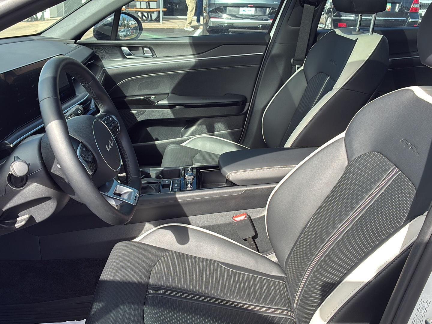 Used 2025 Snow White Pearl Kia GT-Line image 10