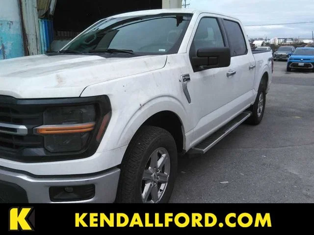 Used 2025 Oxford White Ford XLT image 1
