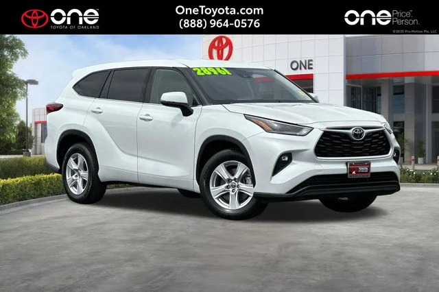 2022 Toyota Highlander LE 4x2 V6's photo