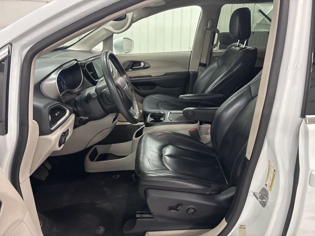 Used 2022 White Chrysler Touring L image 6