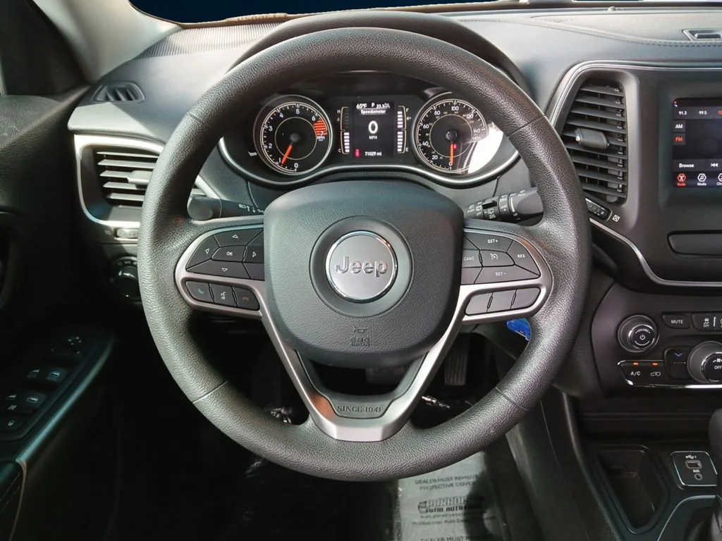Used 2021 White Jeep Latitude image 13