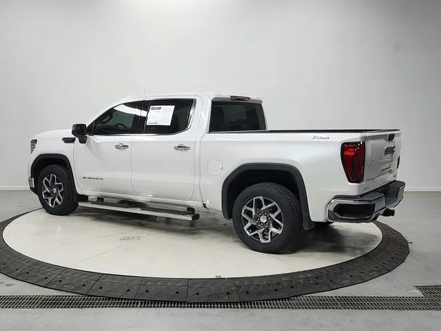 Used 2023 White GMC SLT image 5