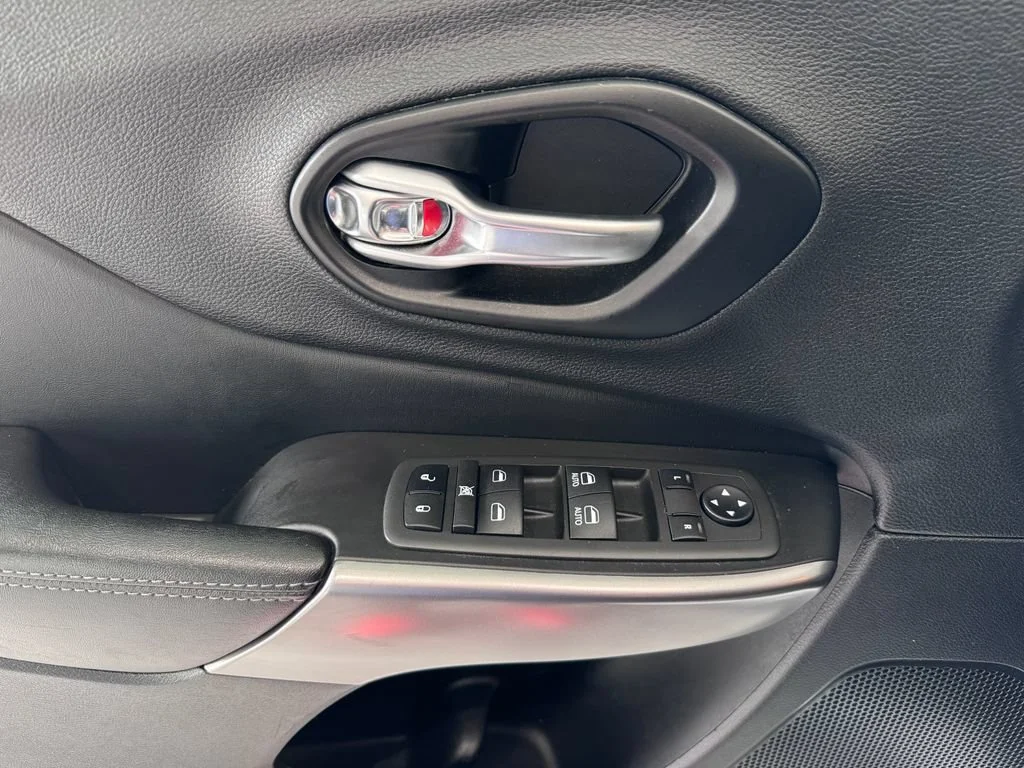 2022 Jeep Cherokee Latitude Lux - Photo 25