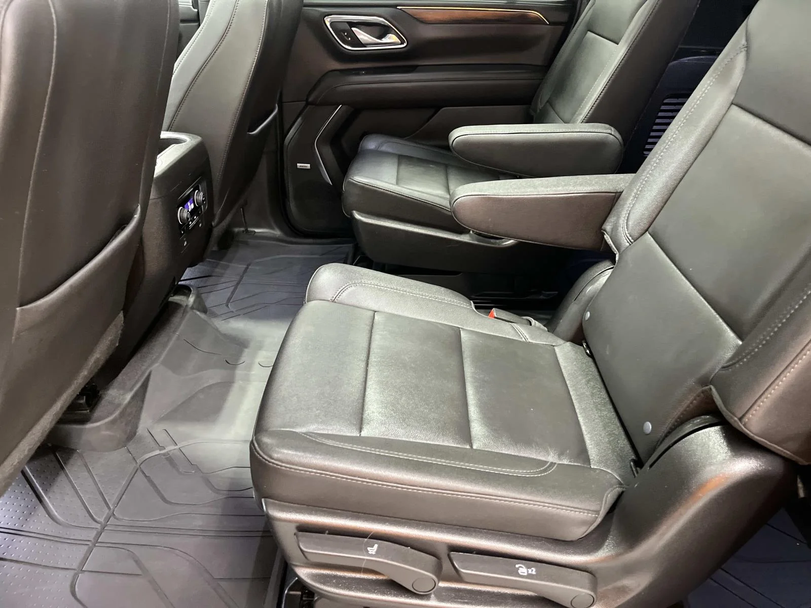 Used 2023 BLACK Chevrolet Z71 image 12