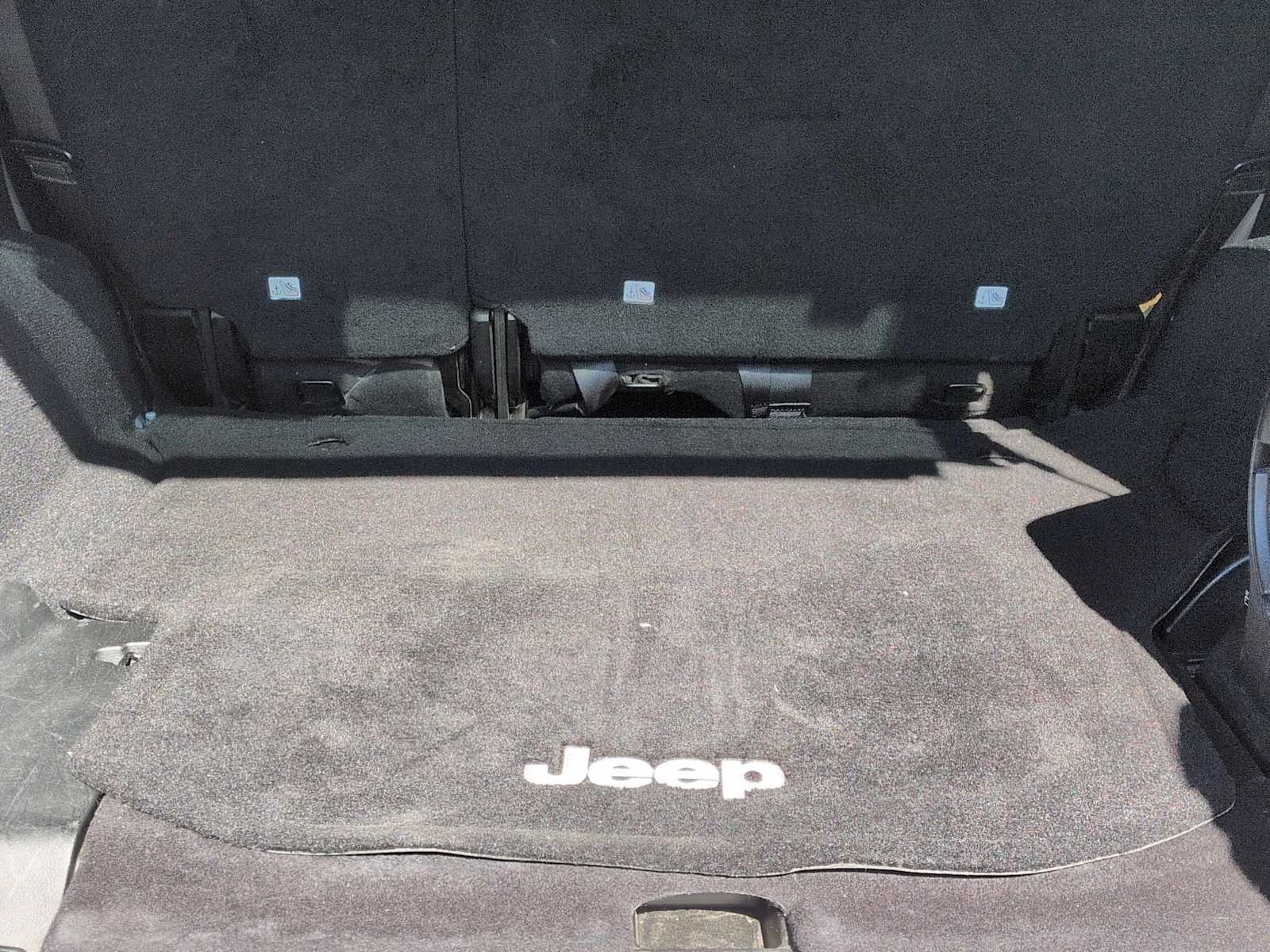 Used 2014 Bright White Clearcoat Jeep Sahara image 30