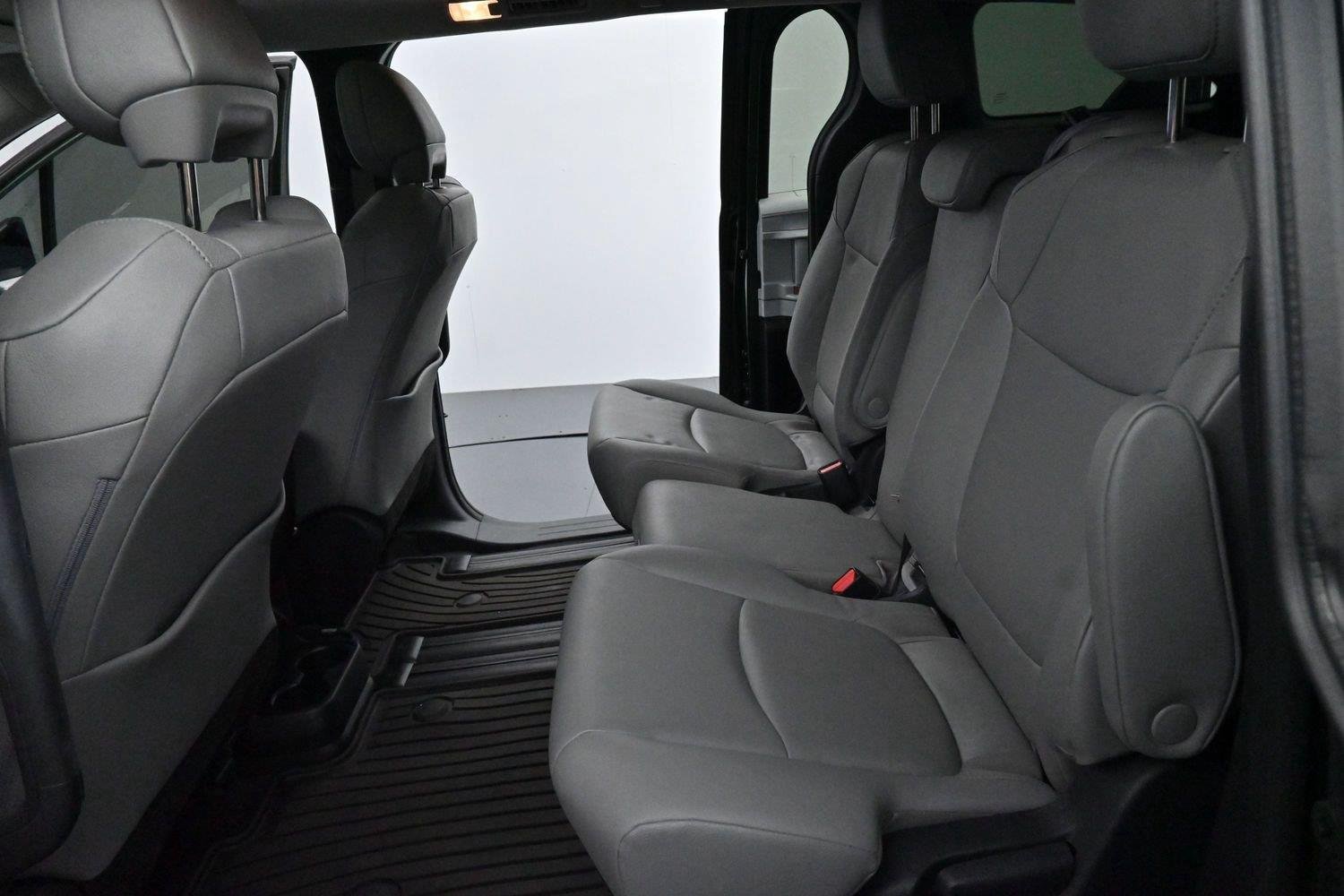 Used 2025 Cypress Toyota XLE 8-Passenger image 29