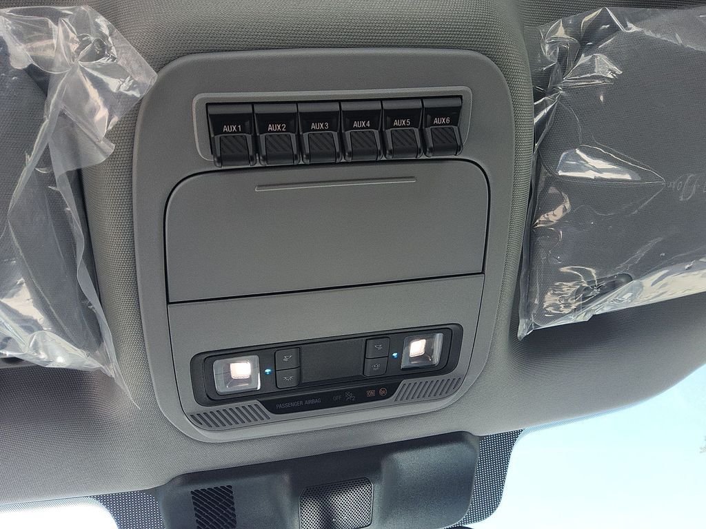 New 2025 Oxford White Ford XL image 13