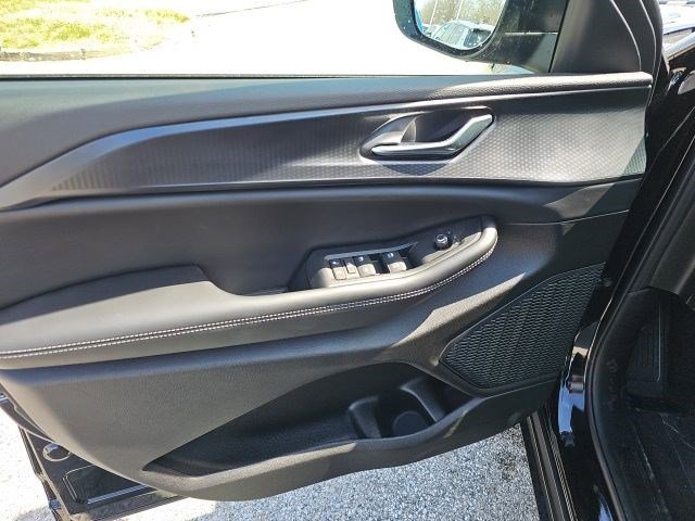 New 2026 Diamond Black Crystal Pearlcoat Jeep Laredo X image 18