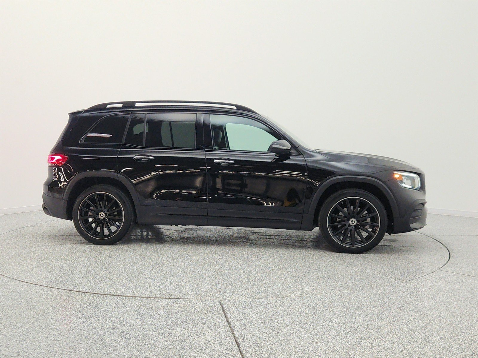 Used 2022 Night Black Mercedes-Benz GLB 250 SUV image 4