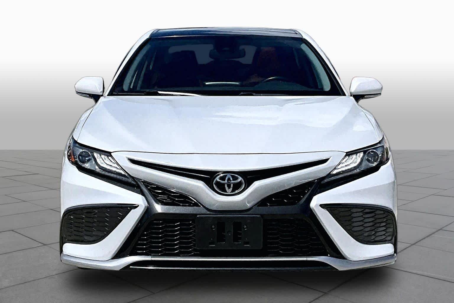 Used 2021 Wind Chill Pearl Toyota XSE image 4
