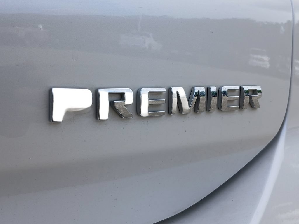Certified Used 2022 Iridescent Pearl Tricoat Chevrolet Premier image 21