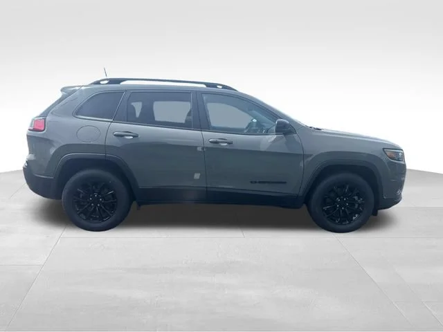 Used 2023 Gray Jeep Altitude Lux 4x4 image 7
