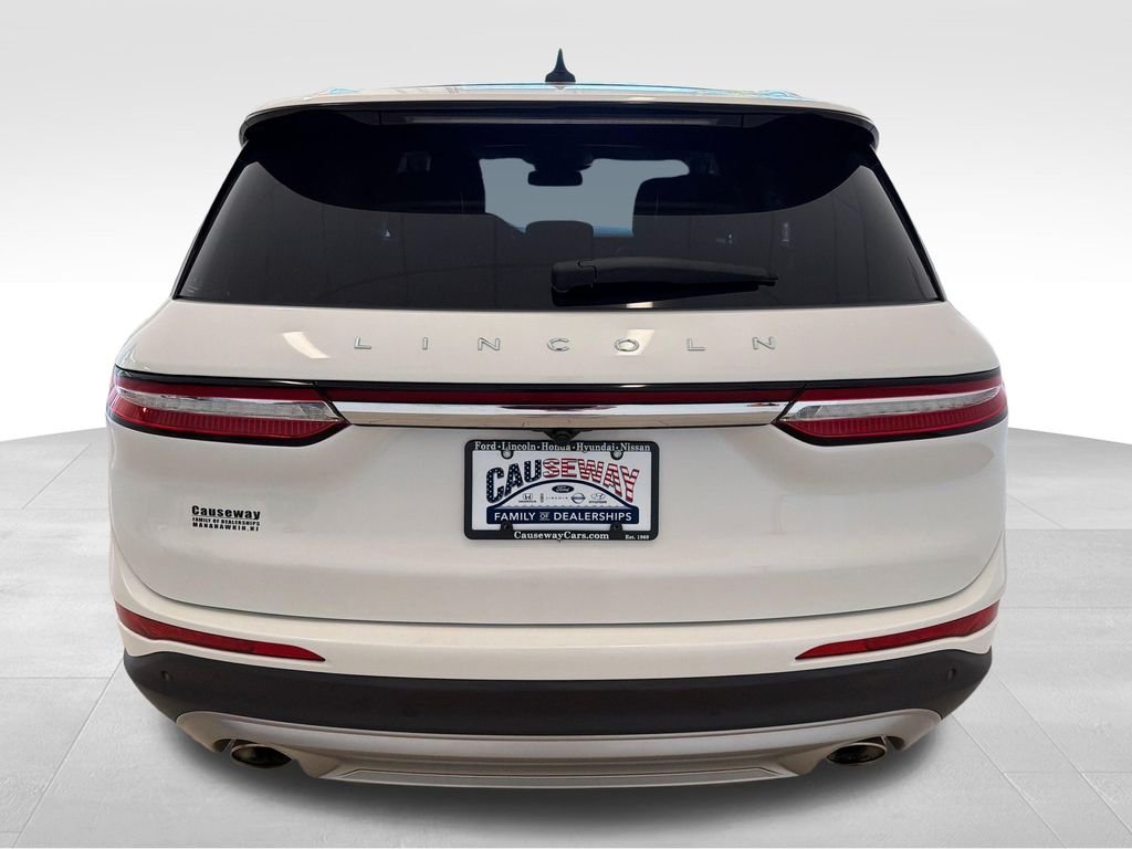 Used 2022 White Lincoln Standard image 6
