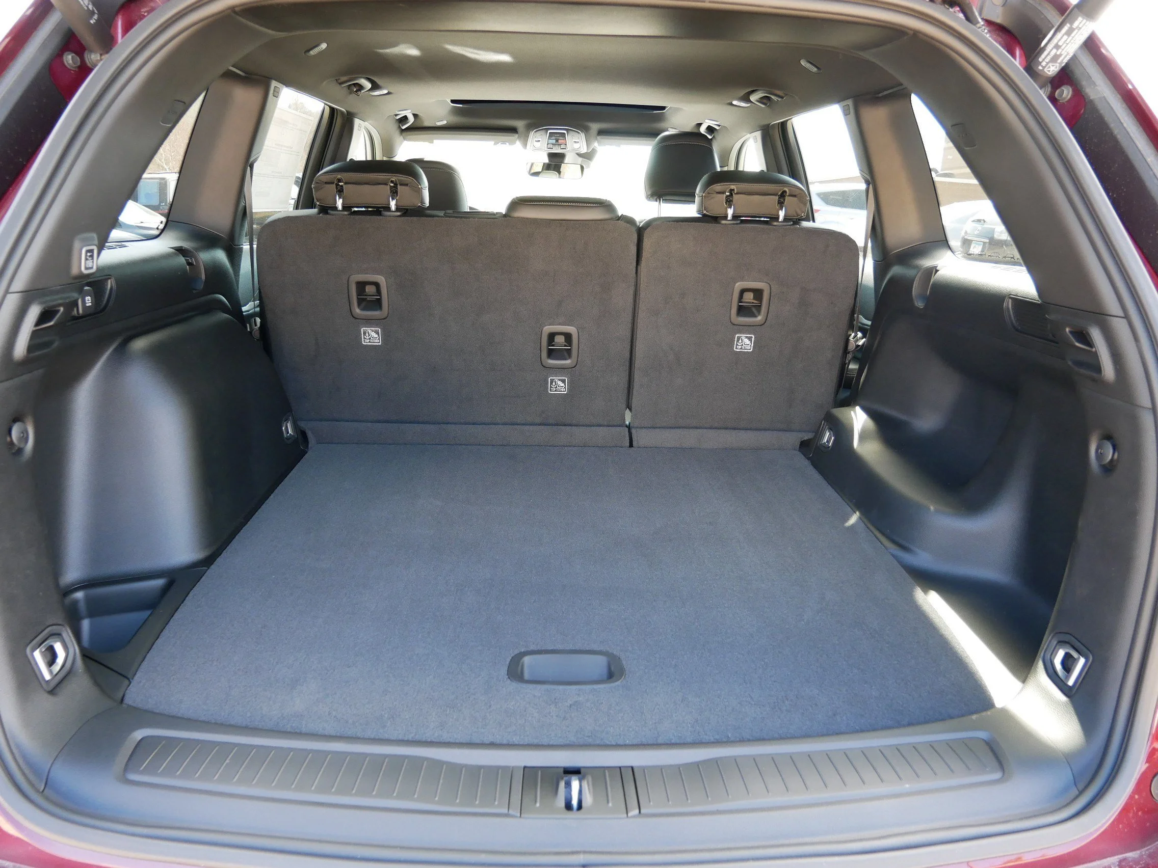 New 2026 Velvet Red Pearl-Coat Exterior Paint Jeep Laredo Altitude image 6