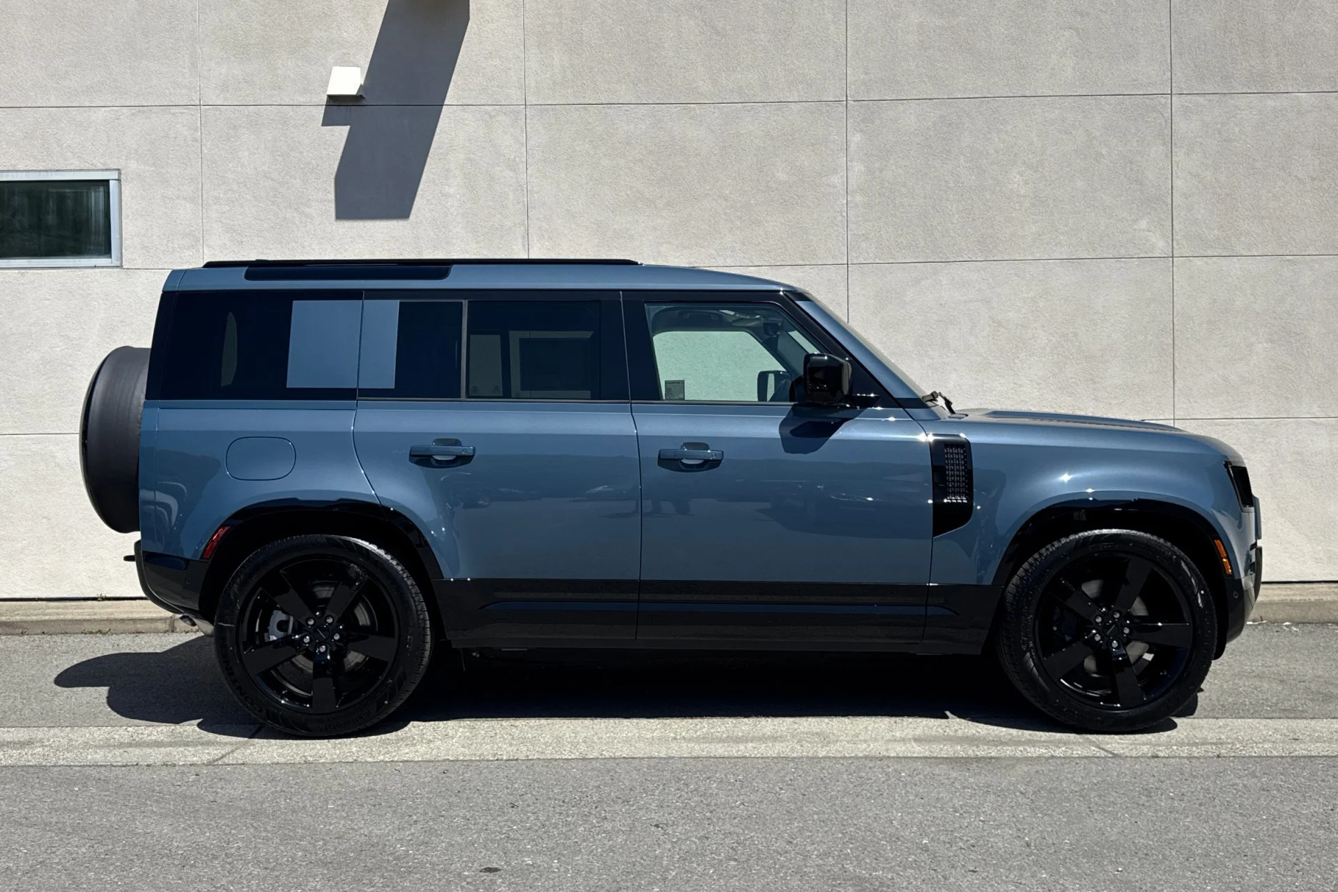 New 2026 TASMAN BLUE Land Rover X-Dynamic SE image 8
