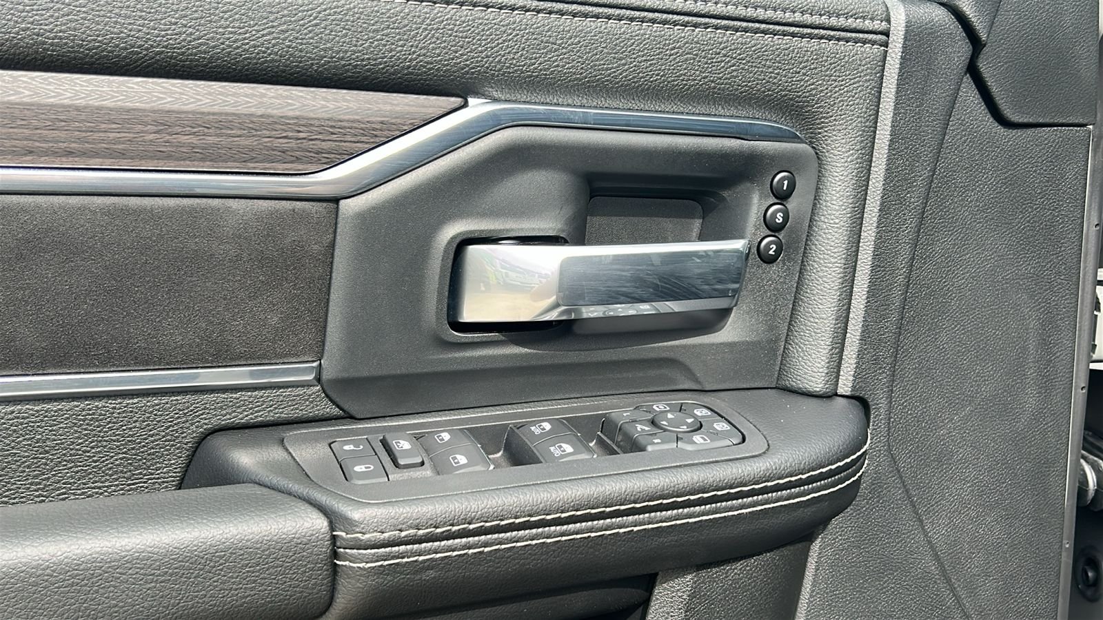 New 2026 Ceramic Gray Clear-Coat Exterior Paint RAM Laramie image 19