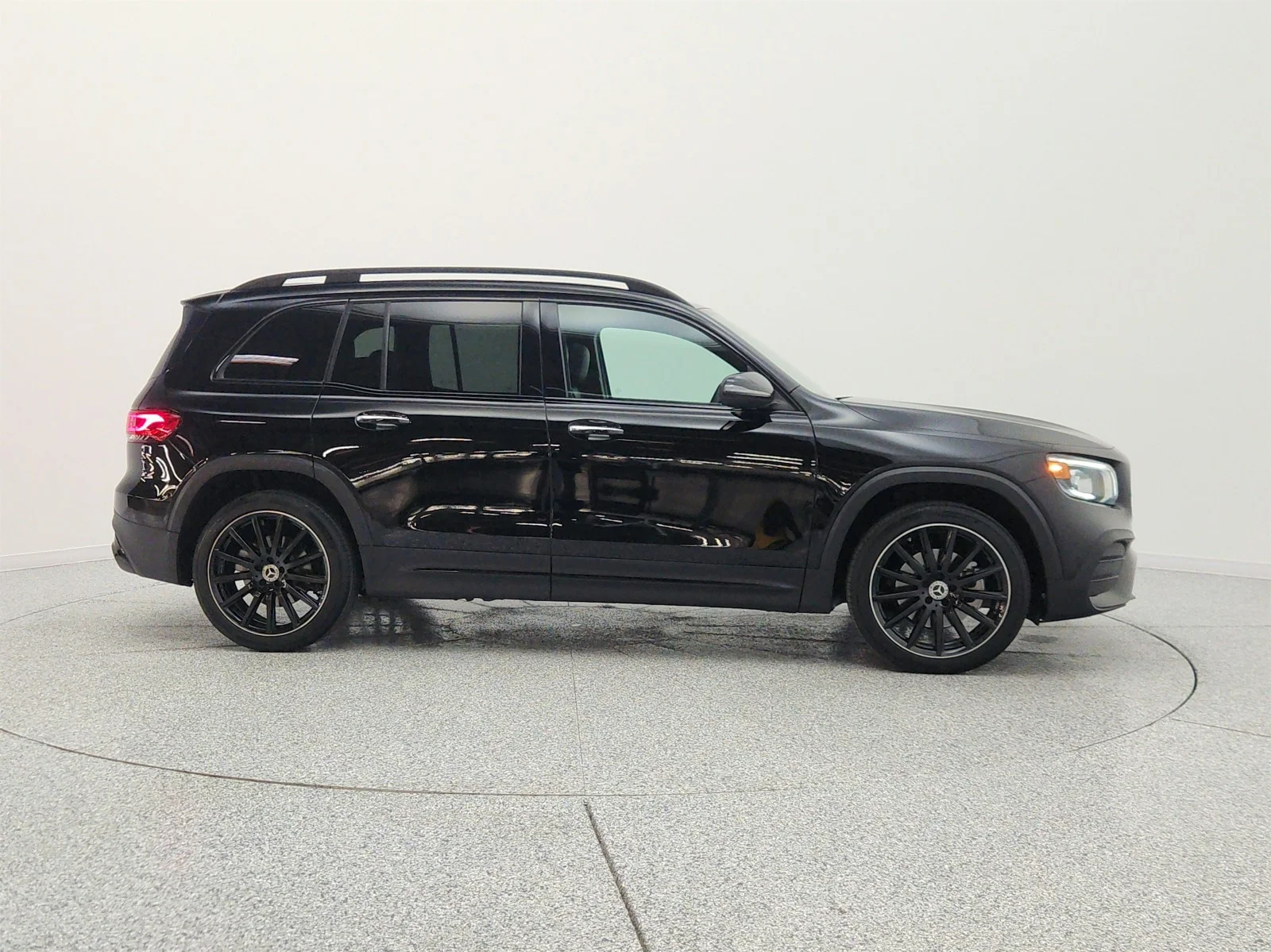 Used 2022 Night Black Mercedes-Benz GLB 250 SUV image 4