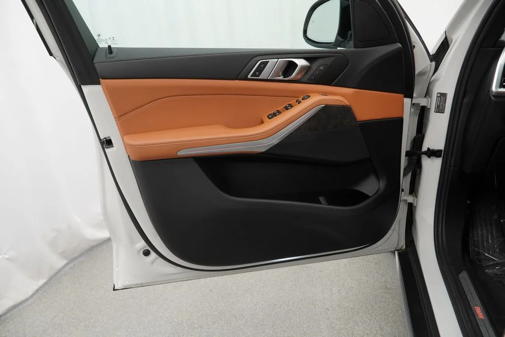 Used 2022 White BMW xDrive40i image 32
