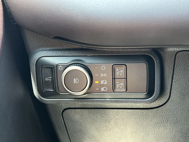 Used 2025 White Ford Platinum image 23