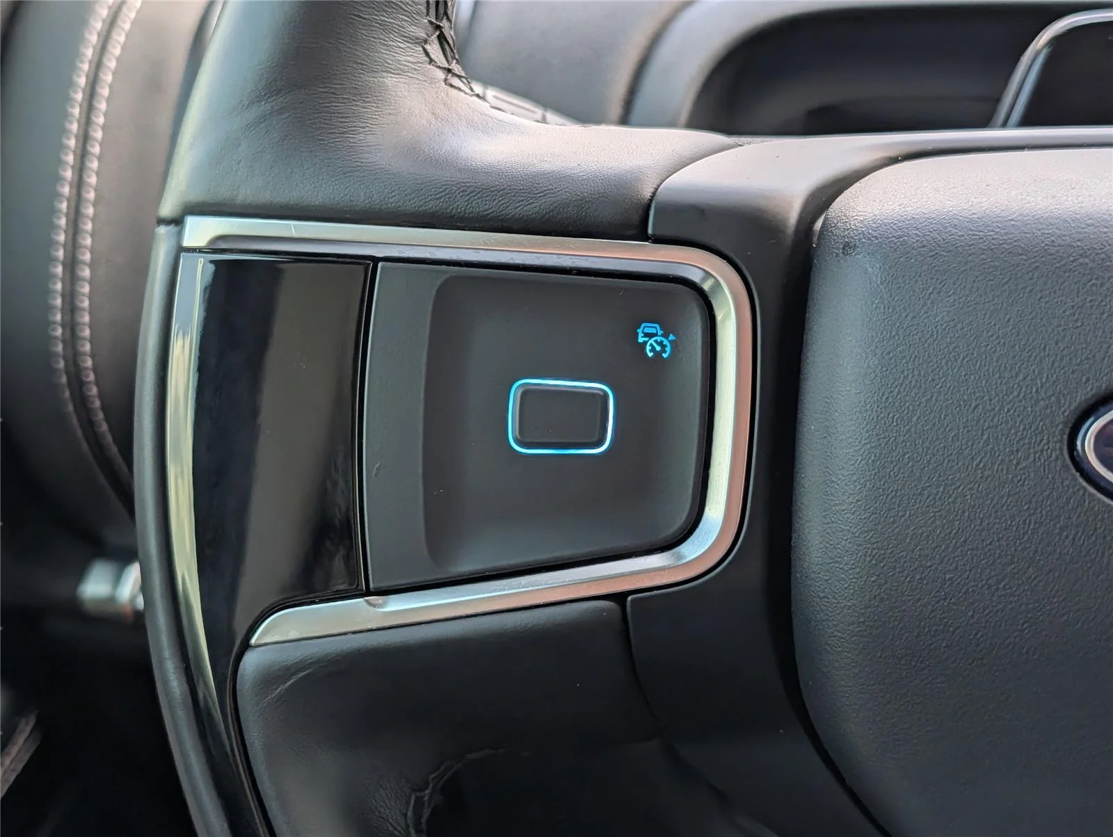 Used 2025 Agate Black Ford Platinum image 23
