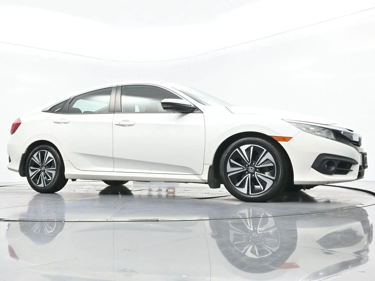 Used 2017 White Orchid Pearl Honda EX-T image 40