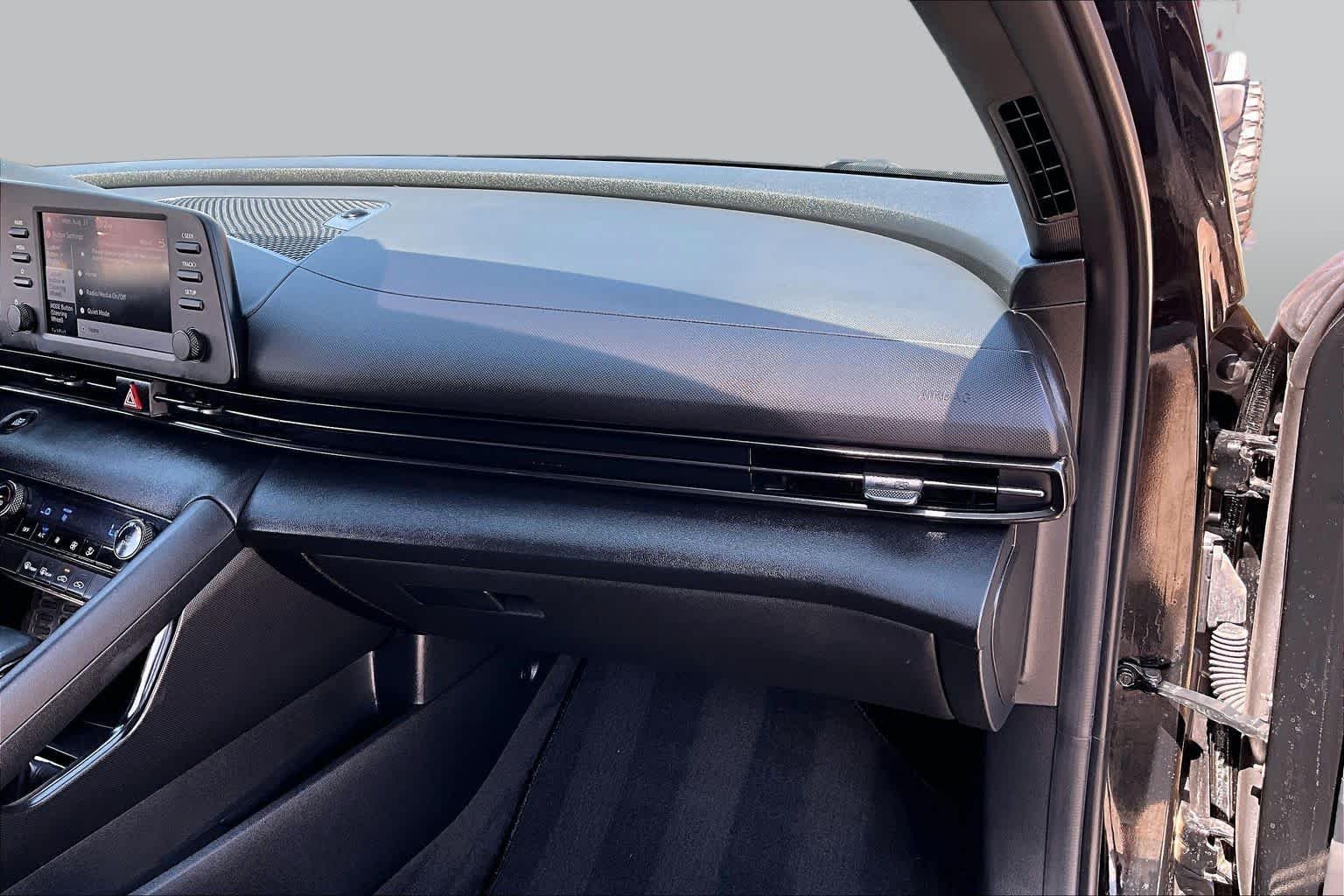 Used 2025 Abyss Black Hyundai SEL Sport image 17