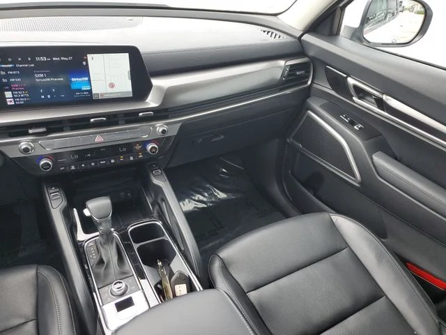 Used 2023 White Kia S image 15