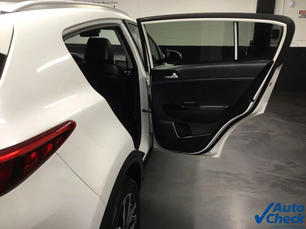 Used 2018 White Kia EX image 34